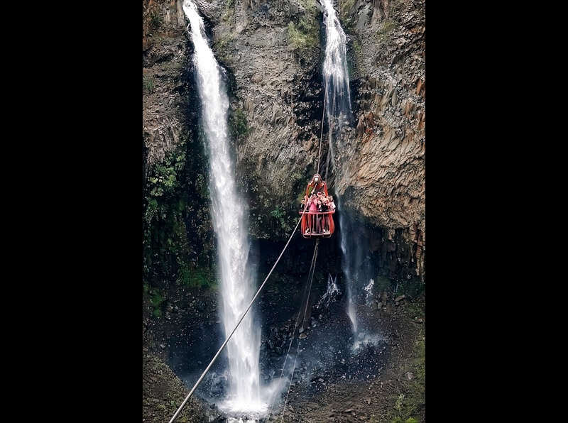 (Sel-12) Banos, Ecuador (02152014) P2151028_DxO