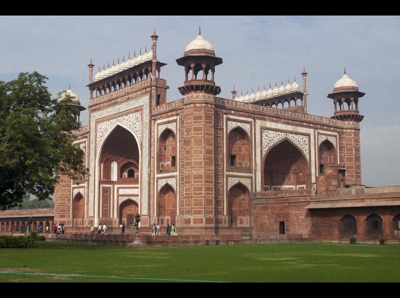 001-Agra, The Great Gate of the Taj Mahal (Darwaza-i rauza)(11-18-2004)_002